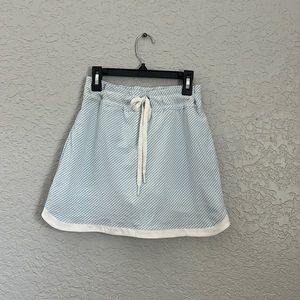 southern tide blue and white stripped skort